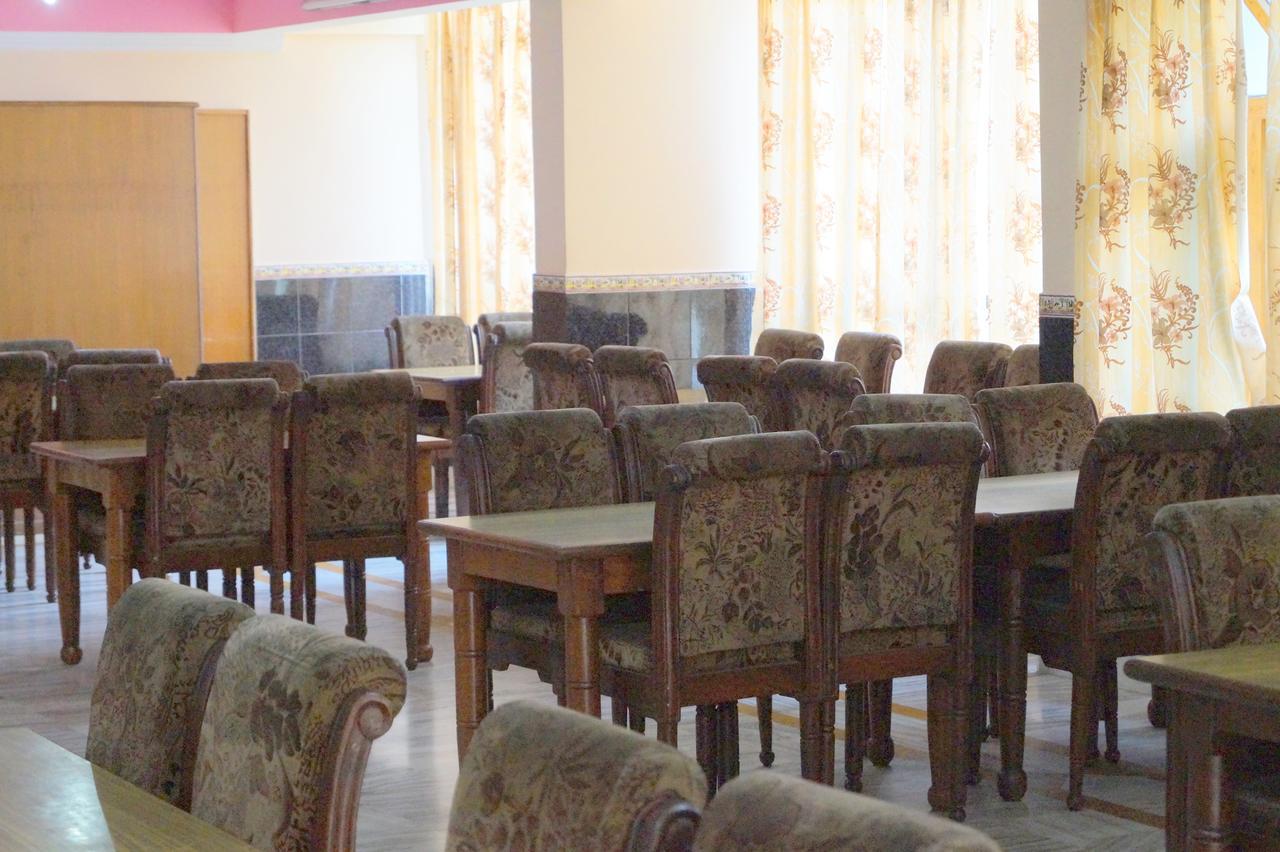 Hotel Uday Palace Pipalkoti Bagian luar foto